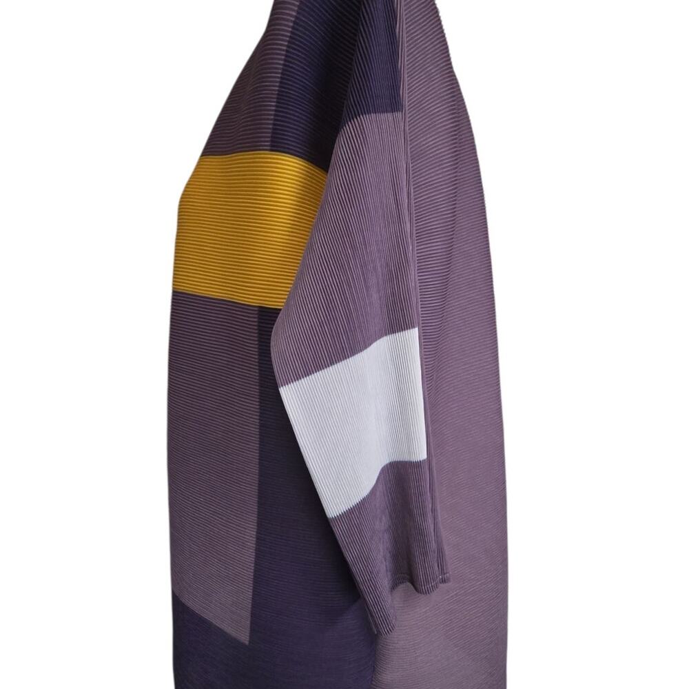 Color Block Textured Top - Picture 3 of 4